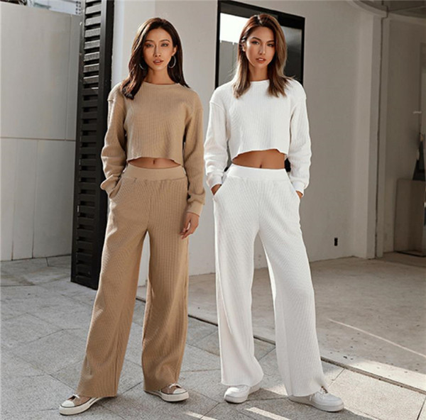 Hétköznapi szett nőknek - rövid blúz és hosszú széles nadrág