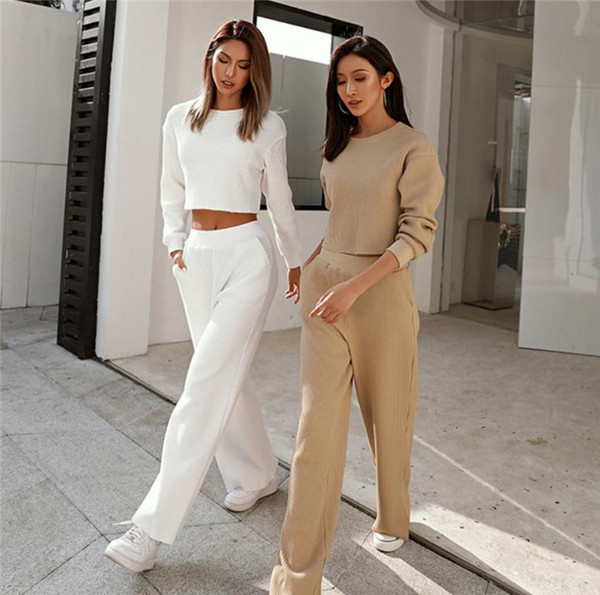 Hétköznapi szett nőknek - rövid blúz és hosszú széles nadrág