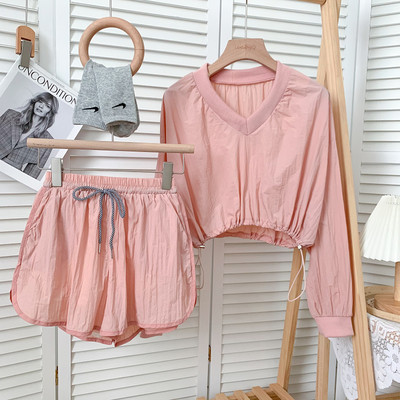 Ikdienas sieviešu divdaļīgas blūzes komplekts ar špica kakla izgriezumu un šortiem