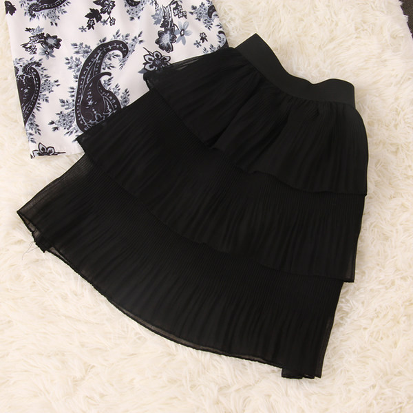 Moderns sieviešu komplekts-svārki un blūze