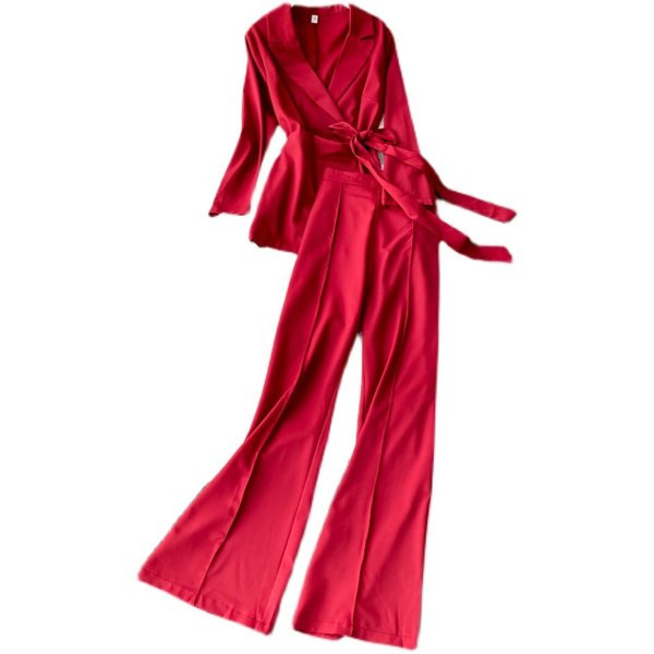 Stilīgas sieviešu bikses un jaka