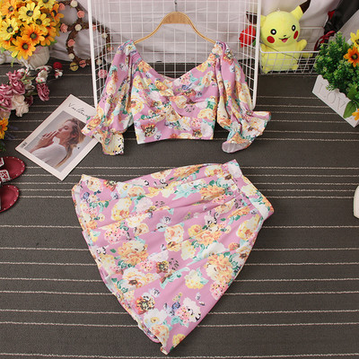 Mūsdienīgs komplekts ar ziedu motīviem