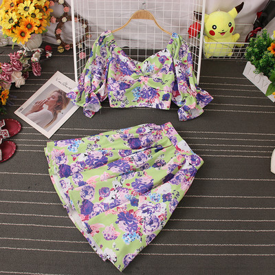 Mūsdienīgs komplekts ar ziedu motīviem