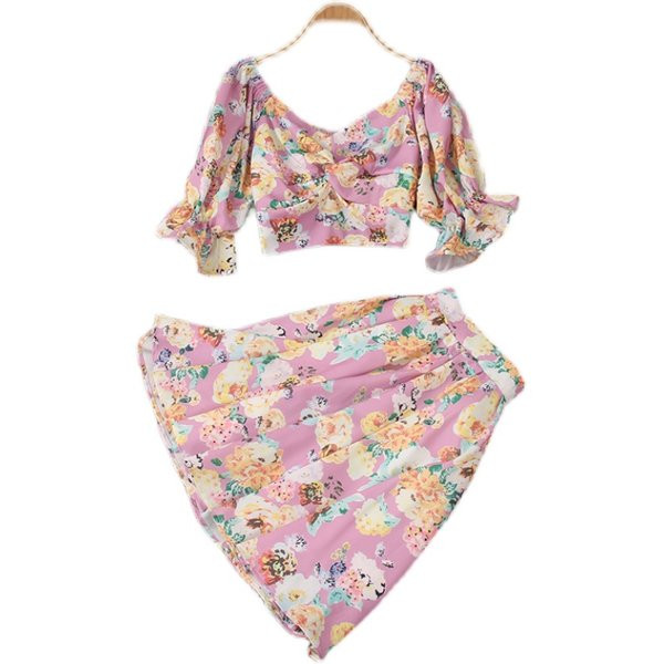 Mūsdienīgs komplekts ar ziedu motīviem