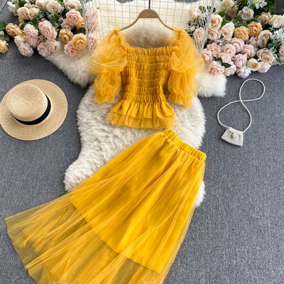 Aktuális női szett-szoknya és tüll blúz