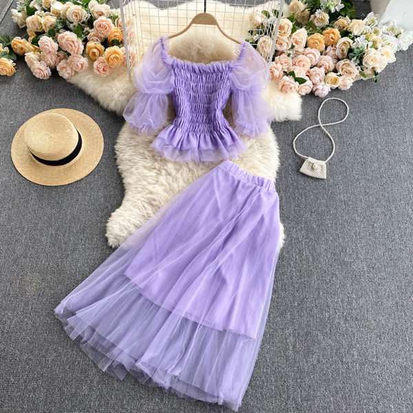 Aktuális női szett-szoknya és tüll blúz