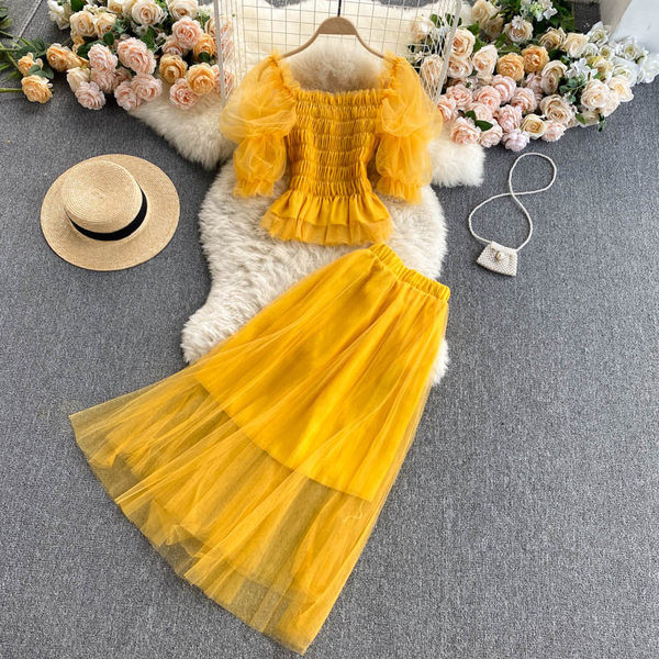 Aktuális női szett-szoknya és tüll blúz