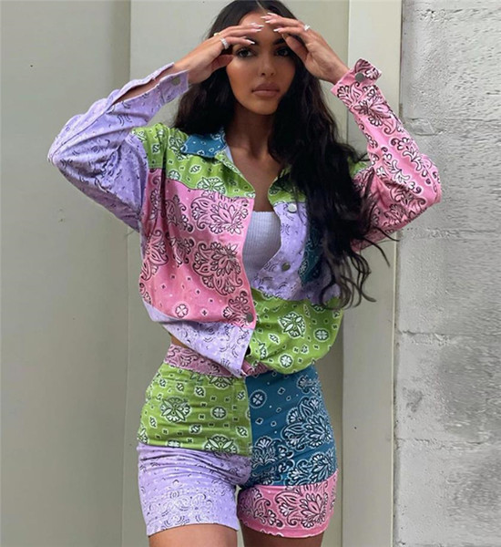 Moodne värvilise mustriga särgi ja retuuside komplekt