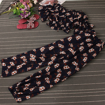 Naiste lillemotiividega kaheosaline komplekt