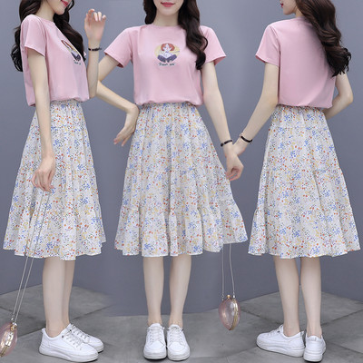 Lillemustriga vabaaja naiste T-särgi ja seeliku komplekt