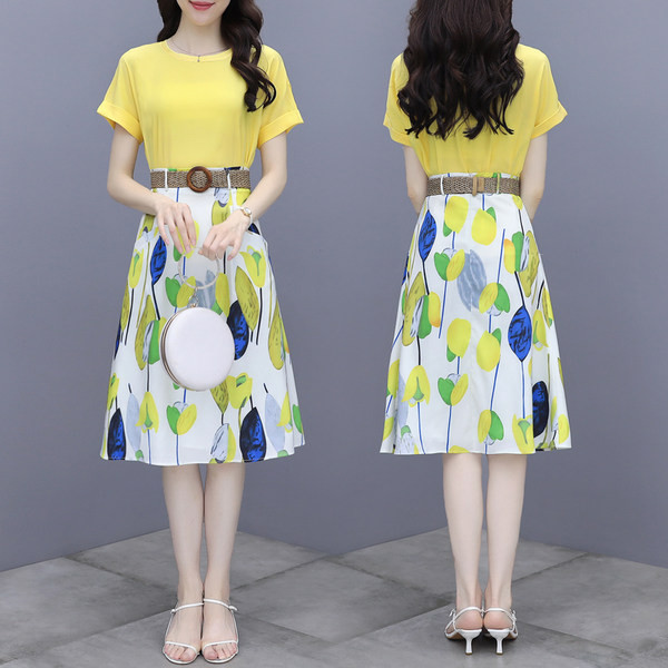 Naiste suvine komplekt kaheosalisest kõrge vöökohaga seelikust ja lühikeste varrukatega T-särgist