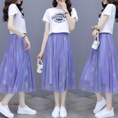 Naiste vabaaja komplekt T-särgist ja seelikust