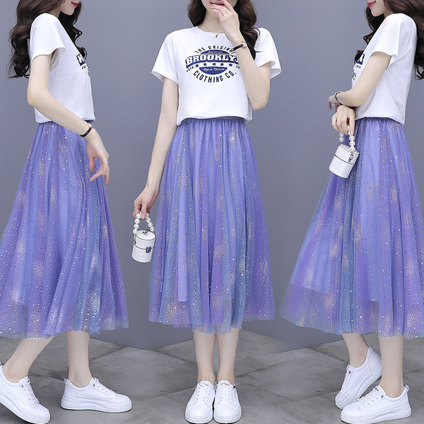 Naiste vabaaja komplekt T-särgist ja seelikust