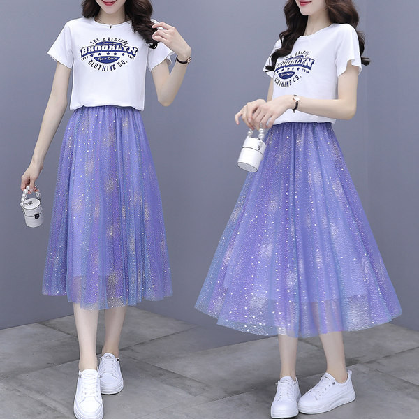 Naiste vabaaja komplekt T-särgist ja seelikust