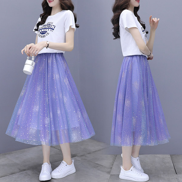 Naiste vabaaja komplekt T-särgist ja seelikust