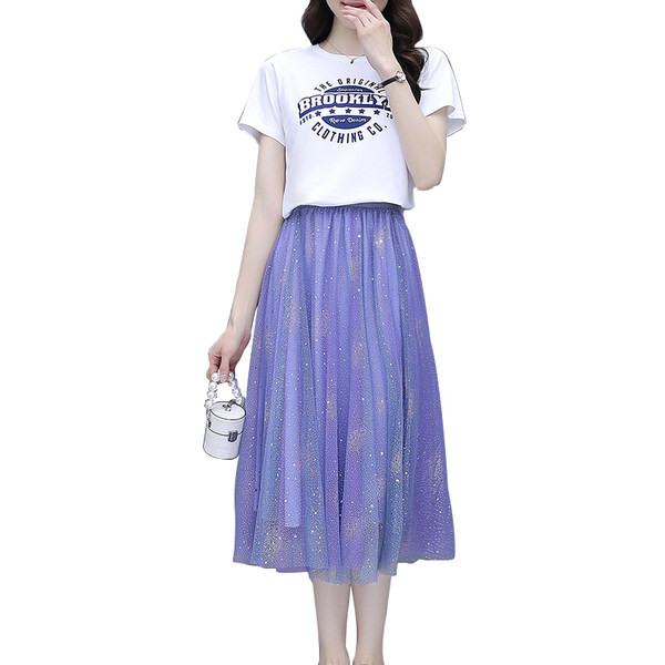 Naiste vabaaja komplekt T-särgist ja seelikust