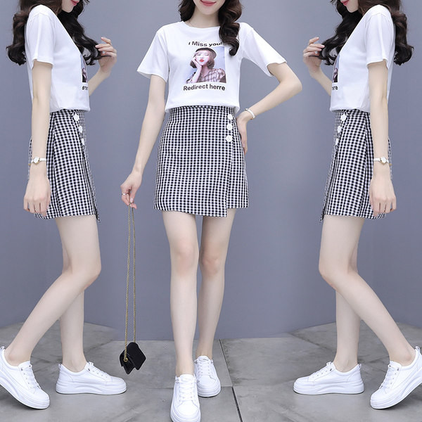 Napi női póló szett mintával és kockás rövid szoknyával