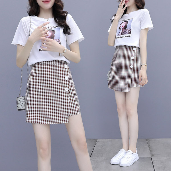 Napi női póló szett mintával és kockás rövid szoknyával