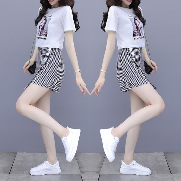 Napi női póló szett mintával és kockás rövid szoknyával