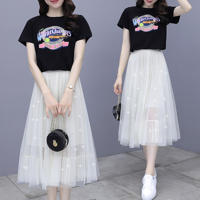 Moodne naiste T-särgikomplekt ovaalse kaelusega ja pitsaseelikuga