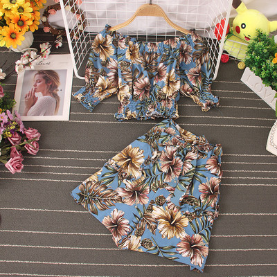 Kaasaegne kaheosaliste lillemotiividega komplekt