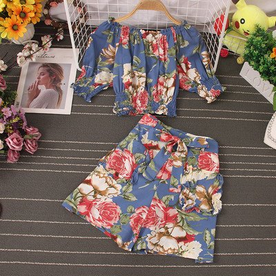 Kaasaegne kaheosaliste lillemotiividega komplekt