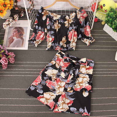 Kaasaegne kaheosaliste lillemotiividega komplekt