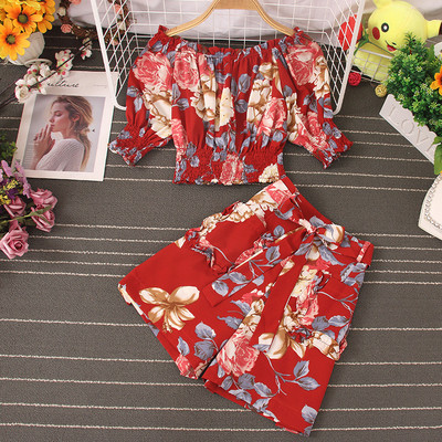 Kaasaegne kaheosaliste lillemotiividega komplekt