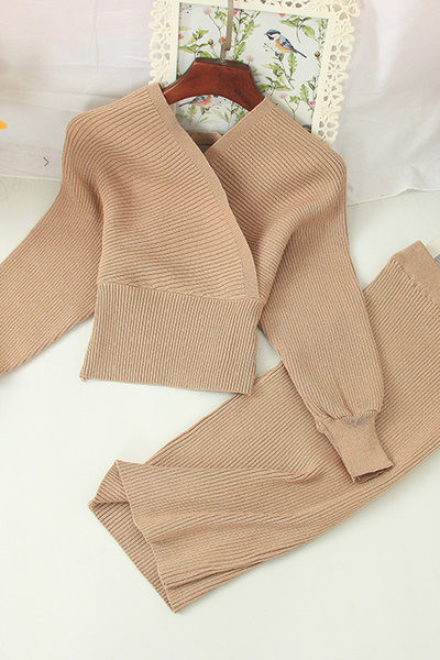 Naiste moodne komplekt-pluus ja seelik