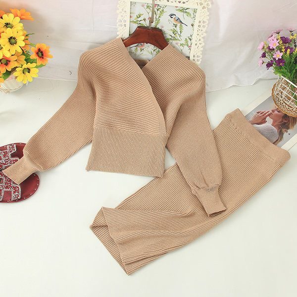 Naiste moodne komplekt-pluus ja seelik