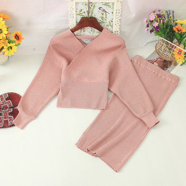 Naiste moodne komplekt-pluus ja seelik