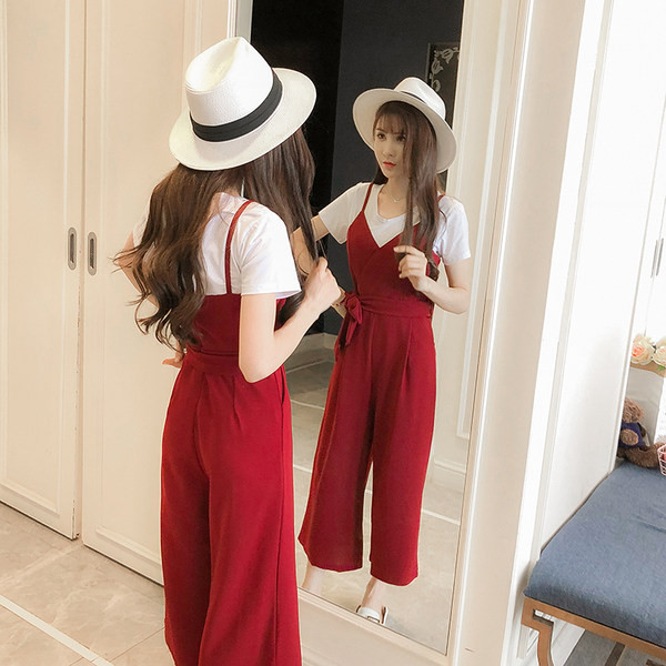 Jauns komplekts sievietēm - kombinezons un T-krekls