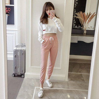 Sportlik vabaaja komplekt lühikese ülaosa ja ääristega pükstega