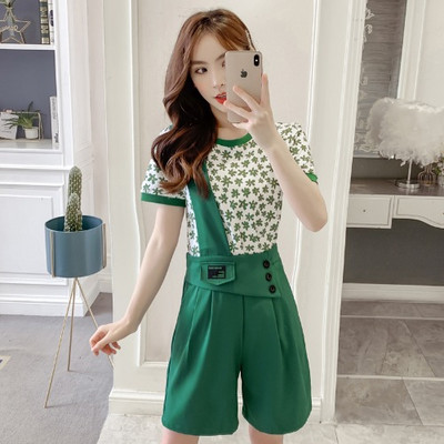 Nyári blúz és rövidnadrág szett nőknek