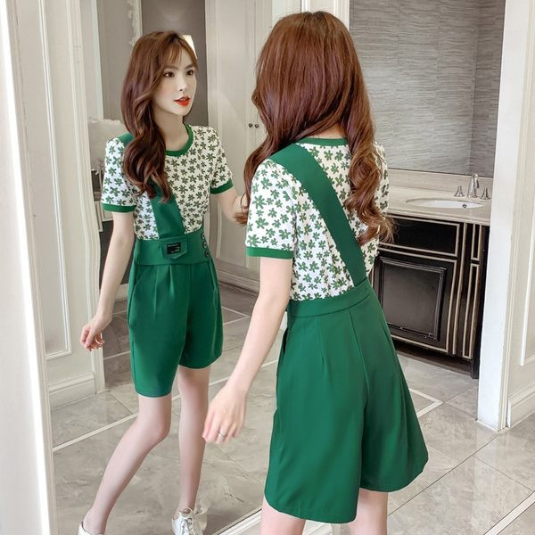 Nyári blúz és rövidnadrág szett nőknek