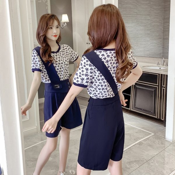 Nyári blúz és rövidnadrág szett nőknek