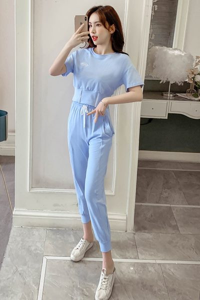 Sportlik ja vabaaja komplekt - lühike pluus ja lipsudega püksid