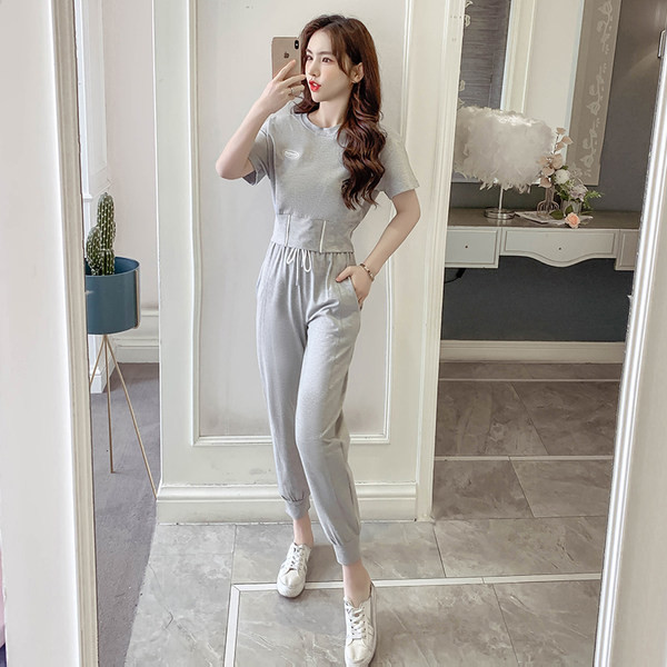 Sportlik ja vabaaja komplekt - lühike pluus ja lipsudega püksid