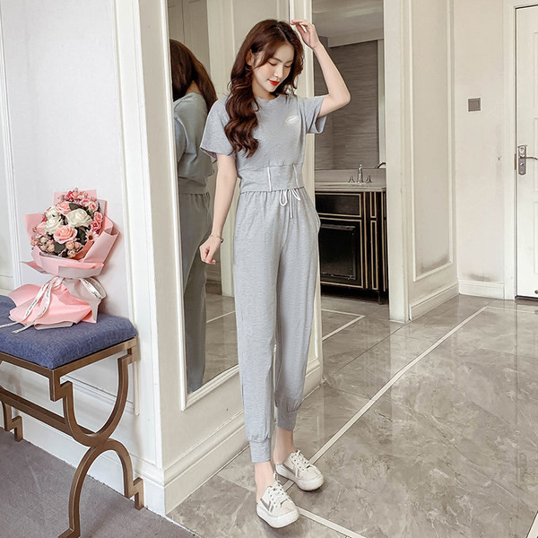 Sportlik ja vabaaja komplekt - lühike pluus ja lipsudega püksid