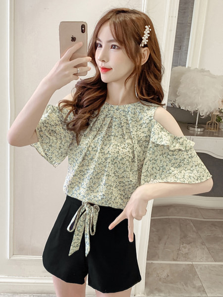 Casual komplekt - paljaste õlgadega särk ja lühikesed püksid