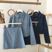 Moodne kaheosaline naiste komplekt – nööpidega