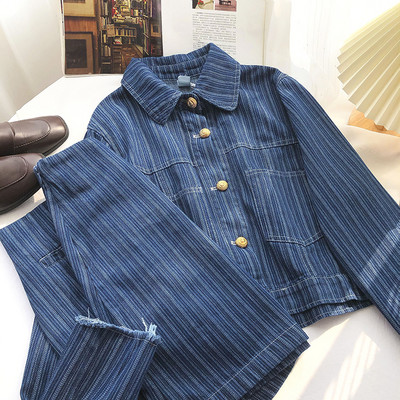 Moodne kaheosaline naiste komplekt – nööpidega