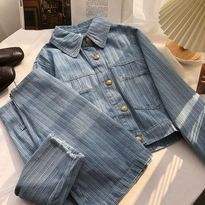 Moodne kaheosaline naiste komplekt – nööpidega