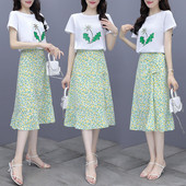 Moodne naiste lühikeste varrukatega T-särgi komplekt ja lillemustriga seelik