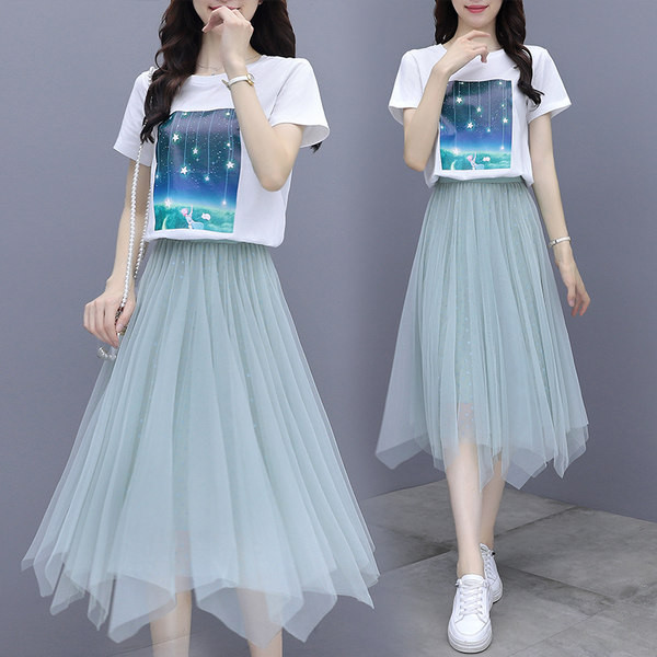 Uue mudeli naiste komplekt asümmeetrilisest seelikust ja lühikeste varrukatega T-särgist