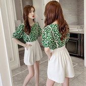 Nyári alkalmi szett - blúz és rövidnadrág