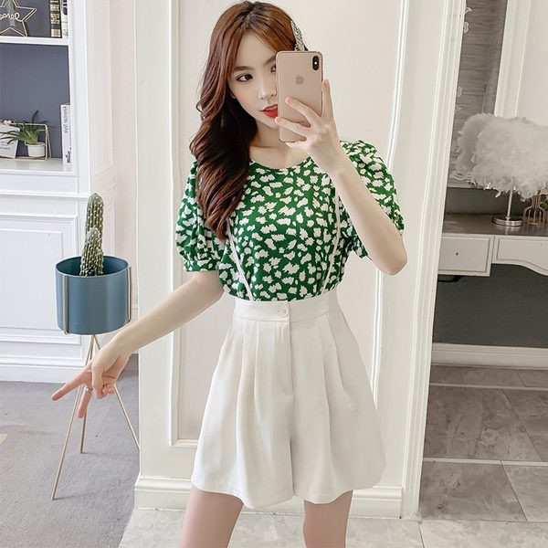 Nyári alkalmi szett - blúz és rövidnadrág