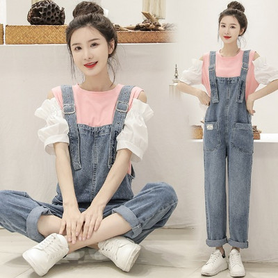 Ikdienas komplekts sievietēm - džinsa kombinezons un blūze ar atkailinātiem pleciem