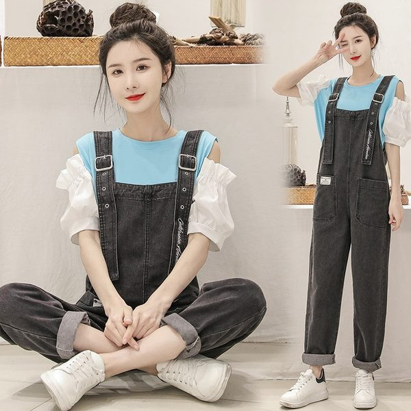 Ikdienas komplekts sievietēm - džinsa kombinezons un blūze ar atkailinātiem pleciem