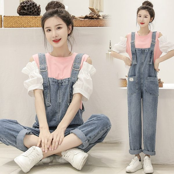 Ikdienas komplekts sievietēm - džinsa kombinezons un blūze ar atkailinātiem pleciem